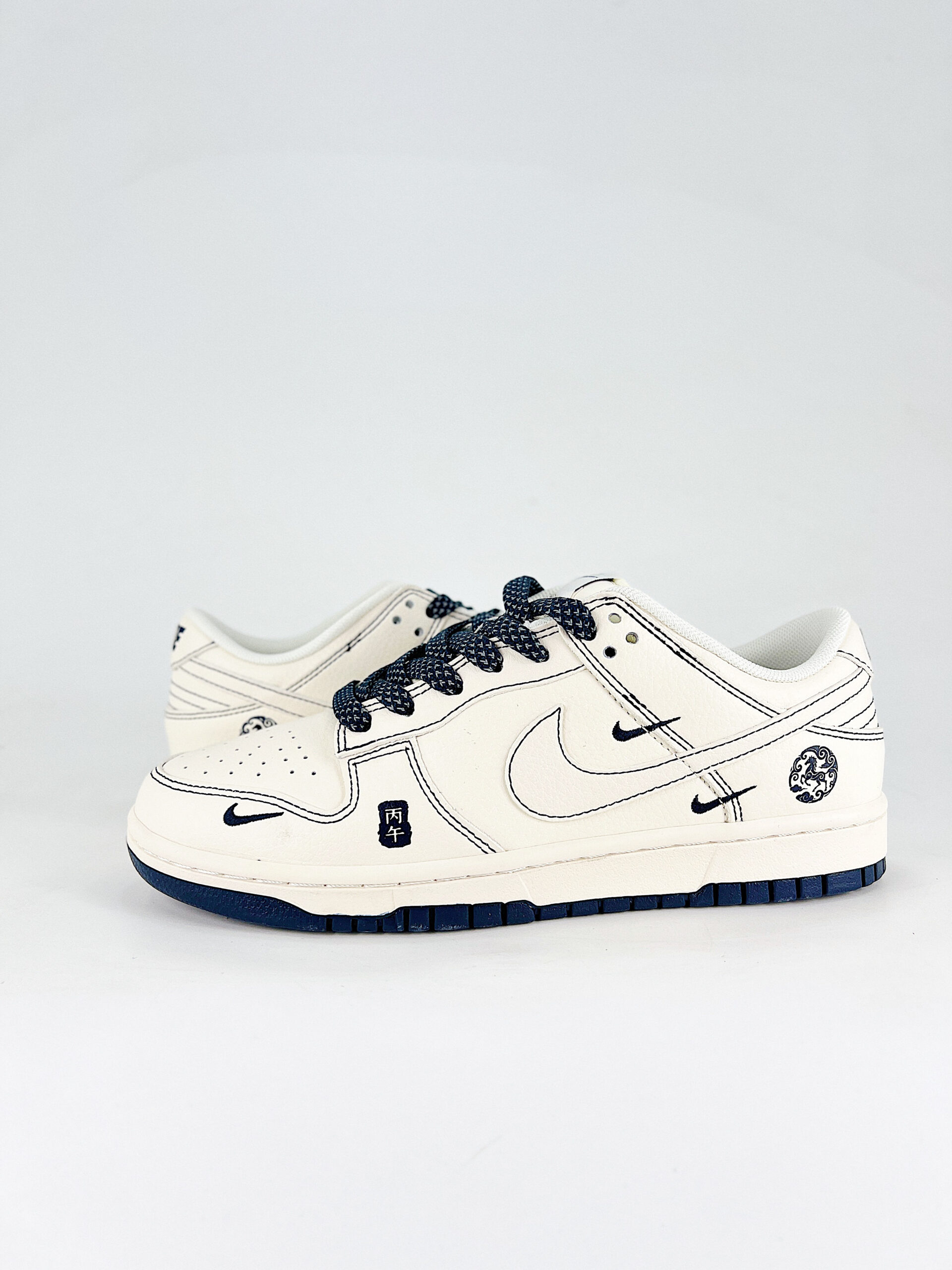 eb099884 NIKE DUNK SB LOW - Imagem 1